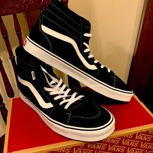 Men’s hi-top Vans. NIB. Black/white. Size 13